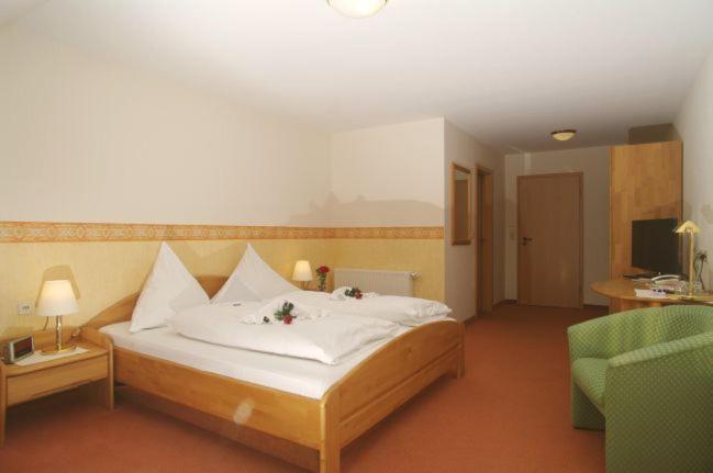 Land-Gut-Hotel Raeuber Lippoldskrug Alfeld  Extérieur photo